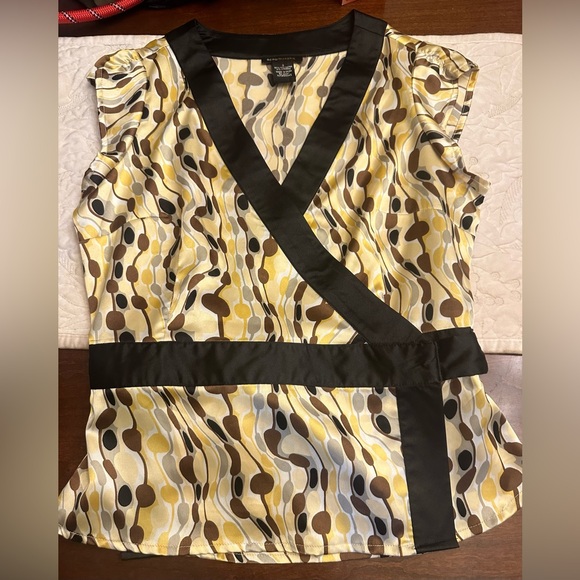 BCBGMAXAZRIA Satin Print Cap Sleeve Wrap Blouse Small Excellent condition - Picture 4 of 9